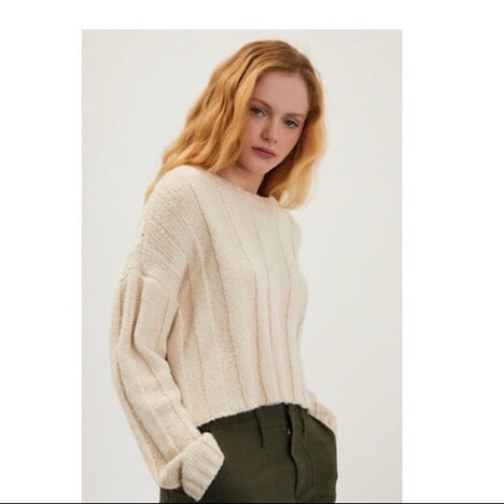 Ivory ribbed pullover sweater medium